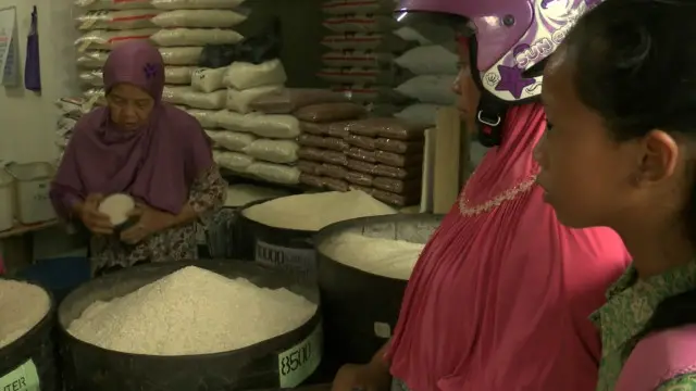 Kesimpang-siuran tentang kabar beredarnya beras plastik memunculkan keresahan