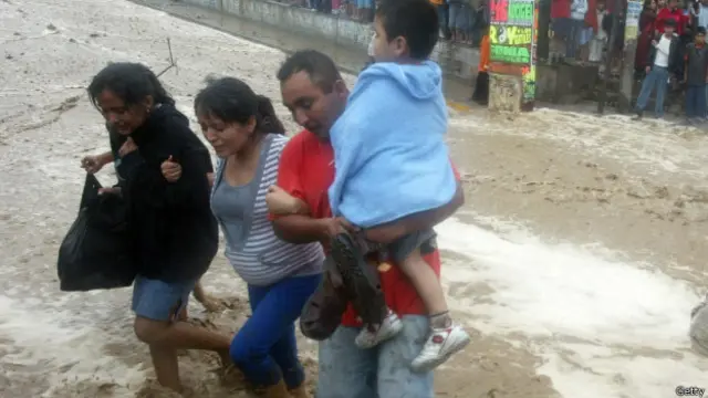 El mandatario instó a la unidad ante el desastre natural de la semana pasada.