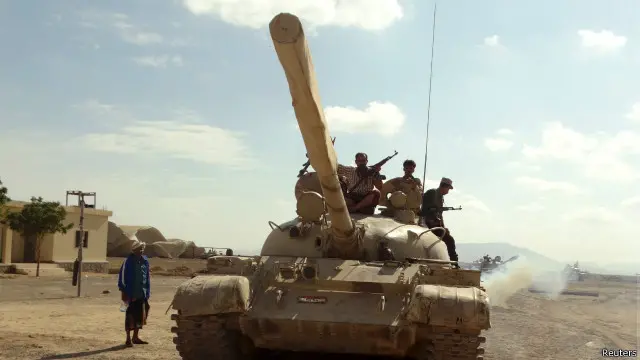 قوات موالية لهادي في مدينة عدن. 