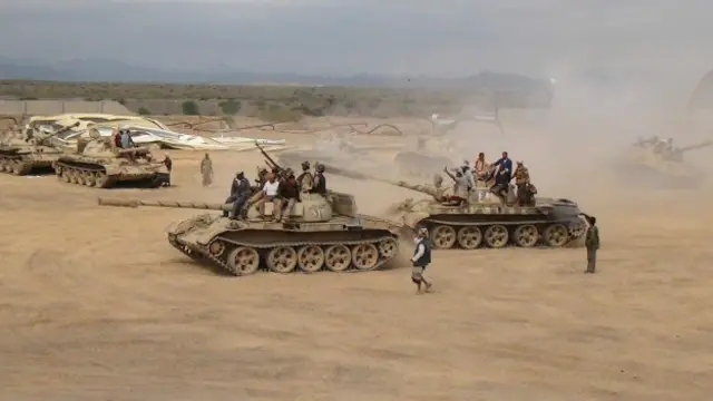 Arab Saudi menuding pemberontak Houthi disokong Iran yang juga beraliran Syiah.