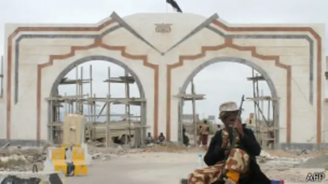 al_Anad လေတပ်စခန်းကို သမ္မတ သစ္စာခံ တပ်ဖွဲ့တွေက စောင့်ကြပ် ထားခဲ့။