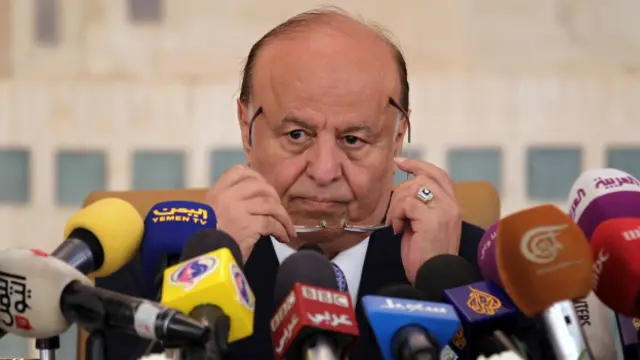 Presiden Abdrabbuh Mansour Hadi berusaha mempertahankan kekuasaannya dengan mengungsi ke Aden.