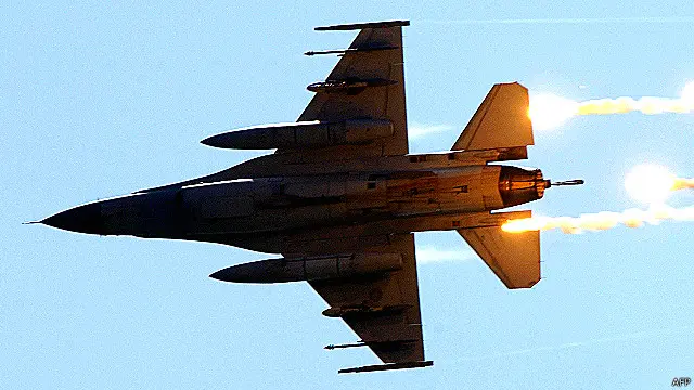 امریکی فوج کے مطابق فضائی کارروائیوں کا مقصد دولتِ اسلامیہ کو شہر سے باہر نکالنا ہے