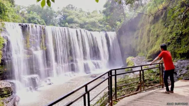 9. Joko Suryono, mitra BBC Indonesia dari Pepeja FM yang memotret air terjun Lubuk Linggau, Sumatera Selatan.