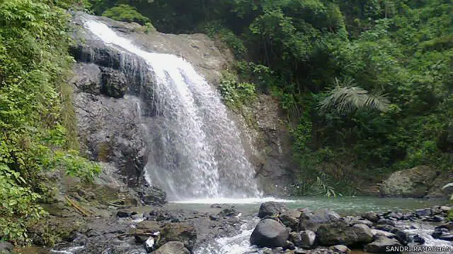 7. Curug Tonjong di Kuningan, Jawa Barat, kiriman Sandri Ramadhan. "(Ini) di desaku, Desa Jamberama, Kecamatan Selajambe. Semoga banyak orang yang tau," katanya.