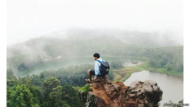 3. Ratapan Angin Batu Pandang, Dieng di Jawa Tengah. Ini adalah foto kiriman David Raka Fajri. "Tempat terbaik untuk meliat dua telaga yang cantik, Telaga Warna dan Telaga Pengilon," katanya.