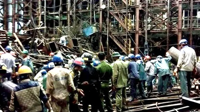 Hiện các lực lượng cứu hộ đang tìm kiếm người mắc kẹt