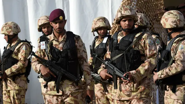 عیني شاهدان زیاتوي، لاهم د پلازمېنې صنعاء په ځینو برخو کې د چاودنو غږونه اورېدل کېږي.