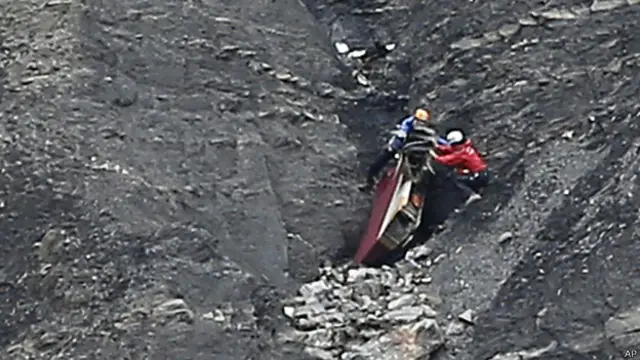 جائے حادثہ سے ملنے والی لاشیں ناقابلِ شناخت تھیں