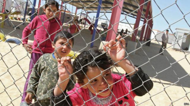 Niños refugiados sirios en un campamento de Jordania