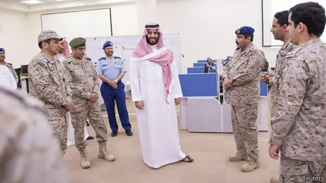د سعودي دفاع وزیر شهزاه محمد بن سلمان ته د پوځ افسرانو د عملیاتو په اړه معلومات ورکړل