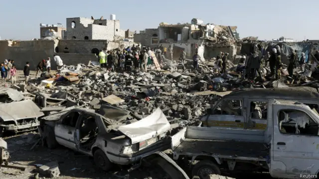 به گفته منابع محلی در یمن در نخستین شب حملات هوایی سعودی دستکم ۱۳ غیرنظامی در صنعا کشته شدند