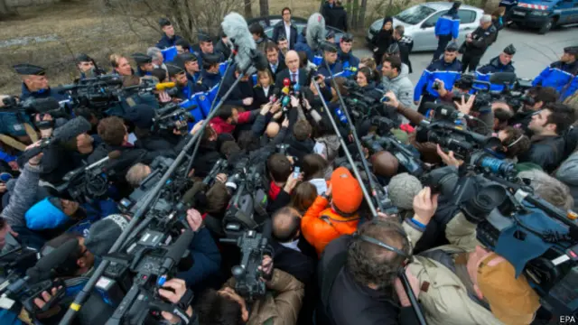 Прокурор Робэн перед журналистами