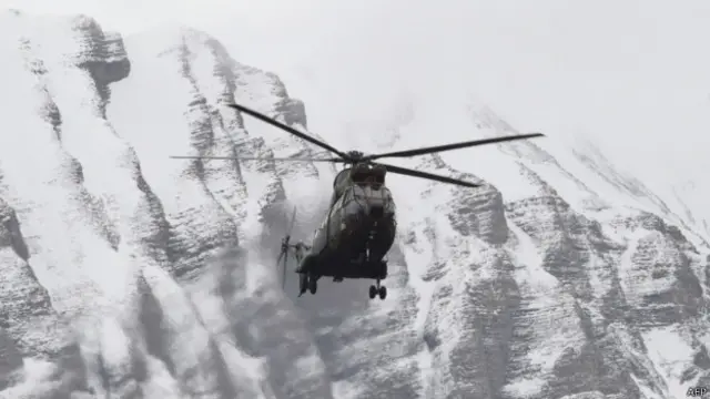 Вертолет в Альпах