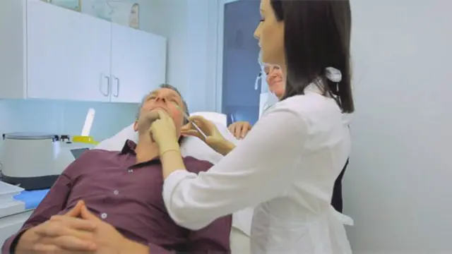 Michael Mosley “vampir cavanlaşdırması” prosedurunda