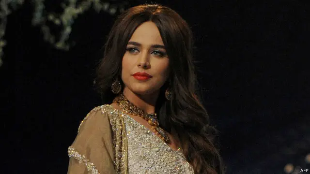 جب تک سزا نہیں ہوتی، تب تک میڈیا ایسی رپورٹنگ کرتا رہے گا، کہ ایان کا میک اپ کس نے کیا، وہ اپنی بناوٹ کے لیے کتنے پیسے خرچ کرتی ہے، جیل میں کیا کھایا پیا اور گردن پر ٹیٹو کس لیے ہے: ایان کے والد