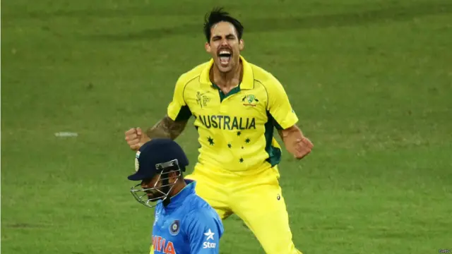 بھارتی سٹار بلے باز وراٹ کوہلی بڑا سکور کرنے میں ناکام رہے اور صرف ایک رنز بنا کر مچل جانسن کا شکار بنے۔