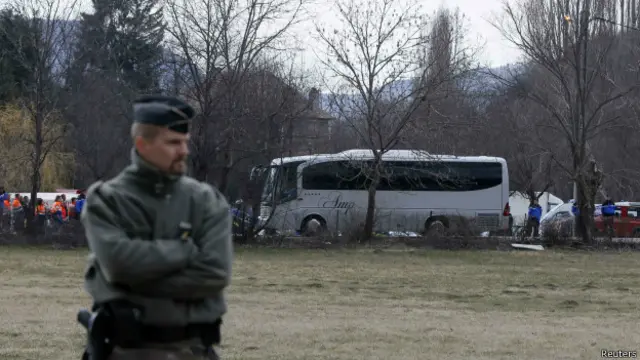 Familiares llegaron en autobús Seyne-les-Alpes, localidad cercana a la zona del siniestro.