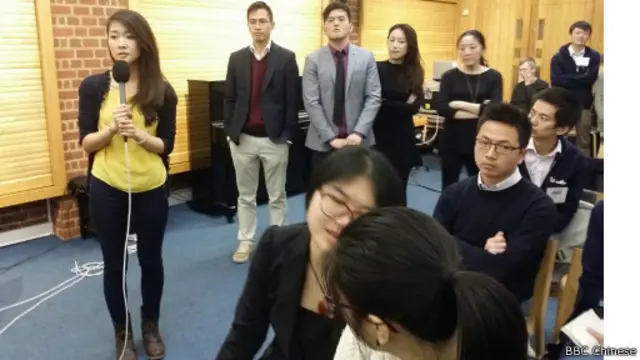 有觀眾要求議員參選人更加關注在英華人的疾苦