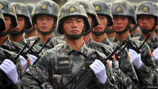 《金融时报》文章分析说，北京的大阅兵与其说是纪念二战当中的死难者，还不如说是展示其军事力量。