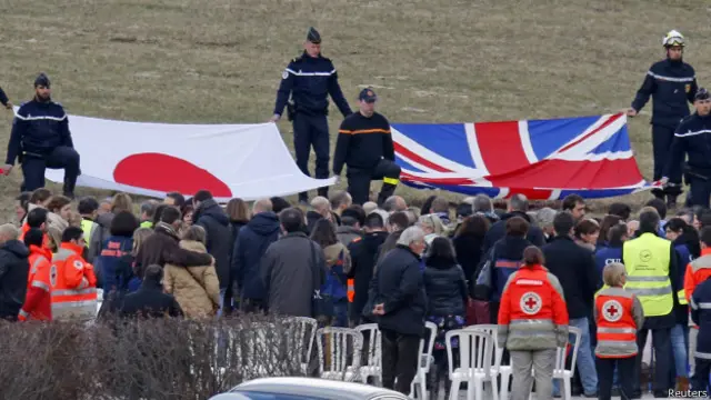 флаги на месте катастрофы