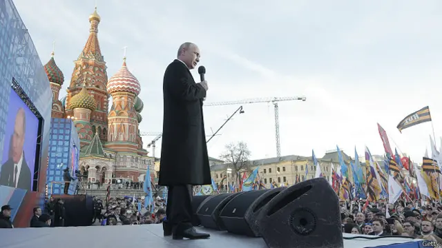 Президент РФ Владимир Путин на митинге по случаю годовщины аннексии Крыма