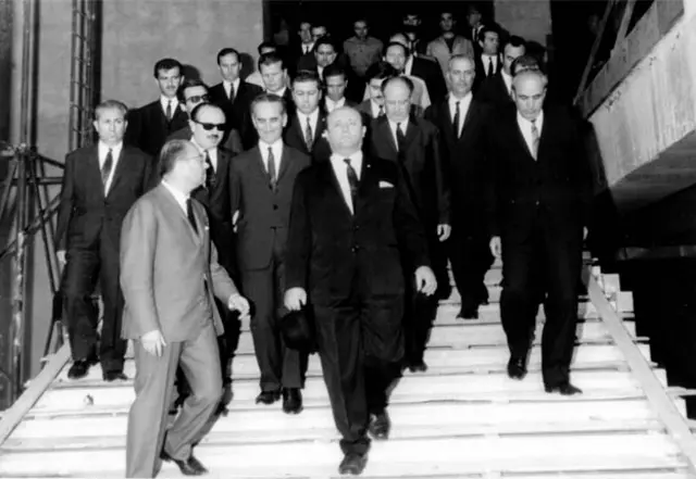 Açılışta Ferit Tüzün'ün Çeşmebaşı Balesi ile Verdi'nin Aida Operası sahnelendi. Açılışa dönemin Cumhurbaşkanı Cevdet Sunay, Başbakan Süleyman Demirel, Meclis ve Senato başkanları, milletvekilleri ve eşleri katıldı.