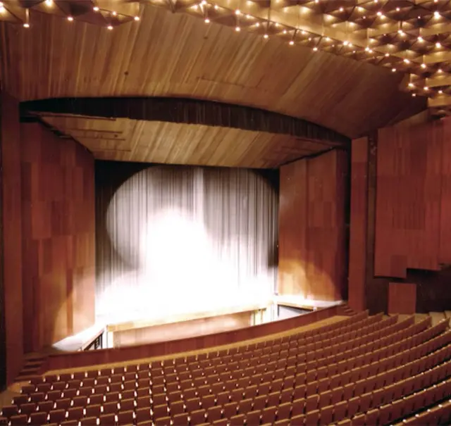 AKM 31 Mayıs 2008'de tadilat nedeniyle kapatıldı. Son gösterim Uluslararası İstanbul Tiyatro Festivali kapsamında sahnelenen Danimarka yapımı "Operation: Orfeo" adlı oyundu.