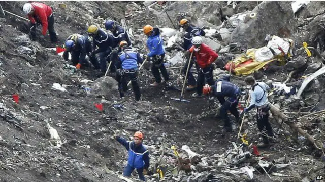 救援人員仍在搜尋德翼客機的第二個飛行記錄「黑匣子」