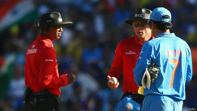 دھرما سینا اور رچرڈ کیٹلبرو آسٹریلیا اور بھارت کے مابین کھیلے گئے دوسرے سیمی فائنل میں بھی امپائر تھے