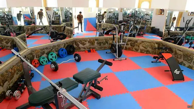 ددغو هوټلونو مېلمانه د هوټلونو له خدمتونو خوښ دي، خو پانګوال له خپلو ګټوبیا خوشاله نه دي.