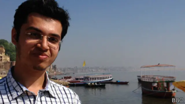 उर्मेश बनारस घूमने आए, लेकिन गंगा में नहाने का उनका मन नहीं किया