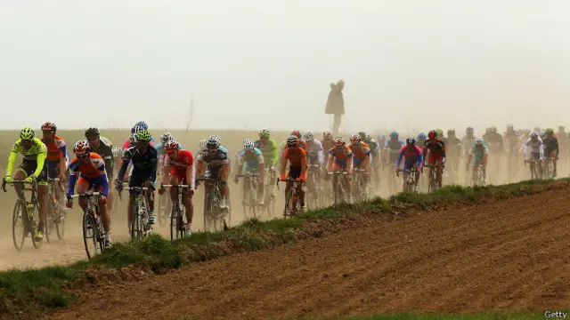 Las clásicas combinan la dureza de los adoquines con lo impredecible del clima, características que las colocan entre las pruebas más difíciles de todo el calendario.