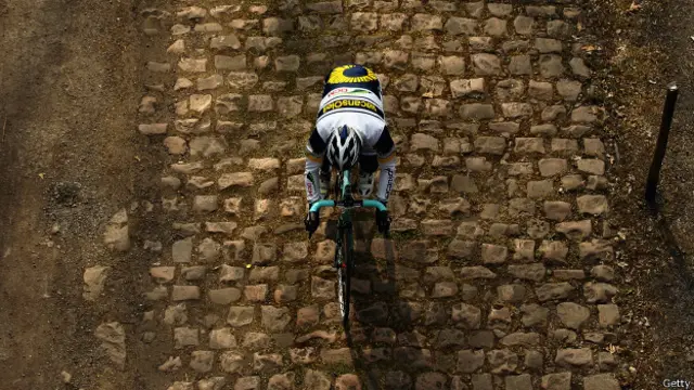 Entre marzo y abril el pelotón de ciclismo se somete a uno de los períodos más difíciles del calendario, el de las pruebas clásicas con carreteras de adoquín.