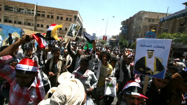طرفداران حمله عربستان تظاهراتی در تعز برگزار کردند