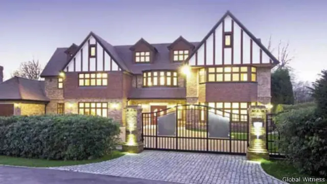 Шон Дейли күнөөлөп соттошуп жаткан Максим Бакиевдин Лондондун чет жакасындагы үйү.