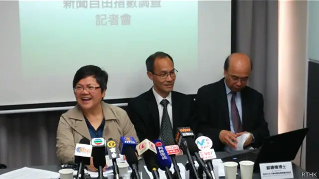 记协敦促港府尽快立法,保障市民获取公开资讯的权利,并希望梁振英兑现竞选承诺,制定资讯自由法,保障新闻自由。