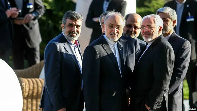 محمدجواد ظریف وزیر امور خارجه ایران به همراه گروه مذاکره کننده اتمی ایران در لوزان سوییس