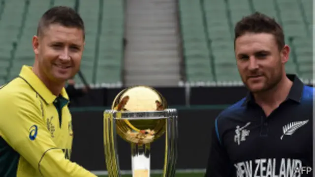 ऑस्ट्रेलियाई कप्तान माइकल क्लार्क और न्यूज़ीलैंड के कप्तान ब्रैंडन मैकुलुम