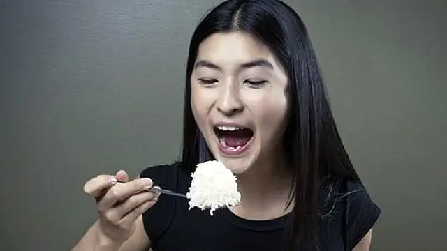 2: سائنسدانوں کے مطابق کم کیلوری کے لیے چاول فریج میں 12 گھنٹے تک ٹھنڈے کر کے کھانے چاہیے