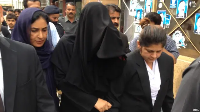 ایک محتاط اندازے کے مطابق ممجوعی طور پر سالانہ 20ارب ڈالر پاکستان آتے ہیں