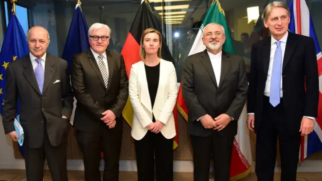 سوئٹزرلینڈ میں امریکہ سمیت چھ چالمی طاقتیں ایران سے اس کے جوہری پروگرام پر بات چیت کر رہی ہیں 