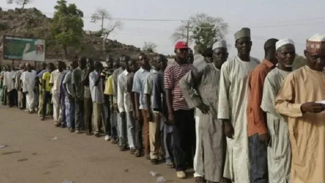 اضطر بعض الناخبين للاصطفاف لساعات حتى يتم تسجيلهم.