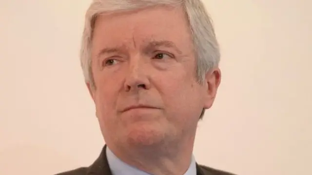 بی بی سی سربراہ ٹونی ہال نے کہا کہ انھوں نے یہ فیصلہ یونہی نہیں لیا ہے بلکہ ’اس میں ایک حد پار کی گئی ہے‘ اور وہ جو کچھ ہوا اس کی حمایت نہیں کر سکتے