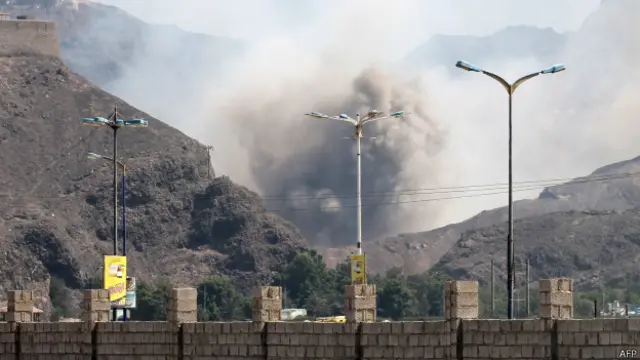 عدن میں شیعہ باغیوں اور حوثی مخالف ملیشیا کے مابین تین دن کی لڑائی میں کم از کم 61 افراد کی ہلاکت کی اطلاعات ہیں