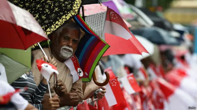 大批民众已在移灵路线等候