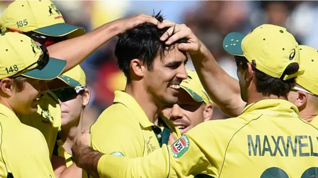 اس سے اگلے ہی اوور میں مچل جانسن نے کین ولیمسن کو اپنی ہی گیند پر کیچ کر کے ٹیم کو تیسری وکٹ دلوائی۔