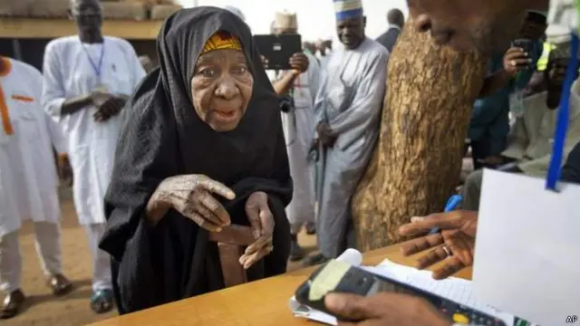 نايجريا د افريقا يو لوی اقتصاد او د تېلو لوی توليدونکی هېواد دی. د ۱۷۰ ميليون وګړو په لرلو د افريقا تر ټولو زيات نفوس لري