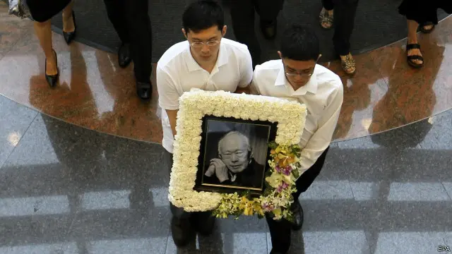 新加坡已故建国总理李光耀的国葬正在进行