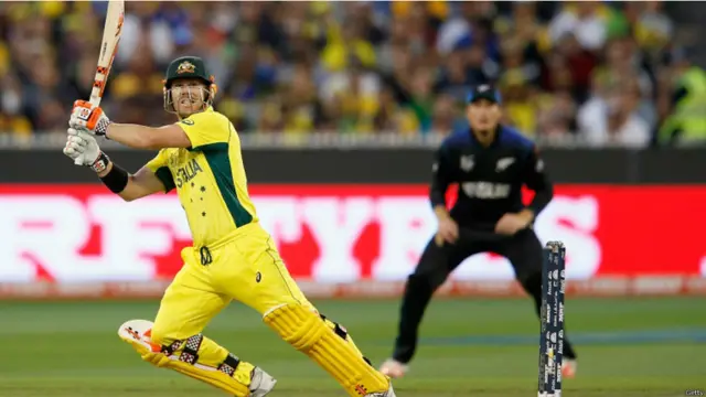 ڈیوڈ وارنر جارحانہ بیٹنگ کی اور چند دلکش شاٹ لگائے۔ وہ 45 رنز کی اننگز کھیل کر آؤٹ ہوئے۔